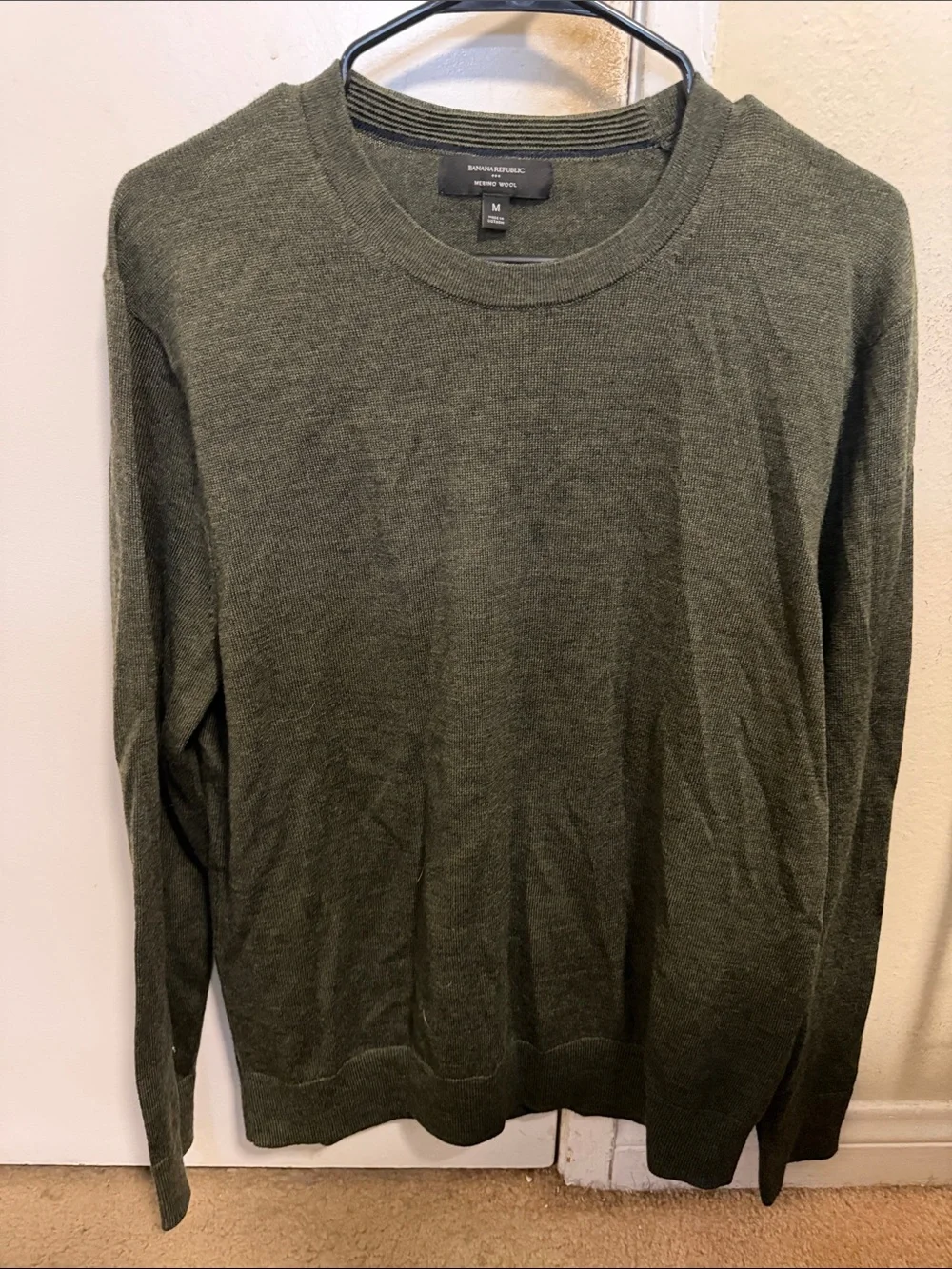 Banana Republic Men's Crewneck Sweater - Olive